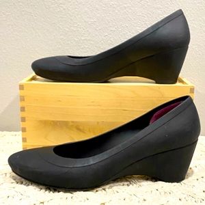 CROCS Classic Black Wedges